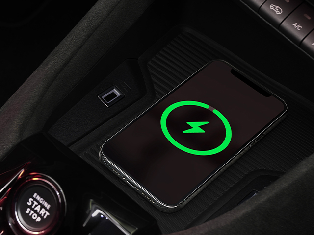 Alfa Romeo Junior - Intérieur Junior Ibrida 2024 - Hub pour Smartphone
